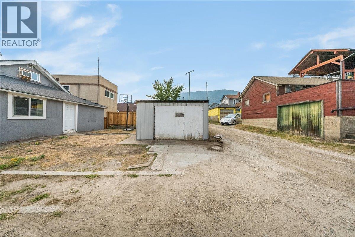 1430 Third Avenue, Trail, British Columbia  V1R 1P6 - Photo 31 - 10398102
