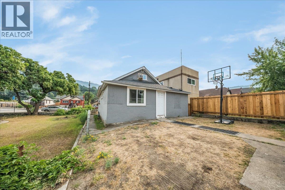 1430 Third Avenue, Trail, British Columbia  V1R 1P6 - Photo 32 - 10398102
