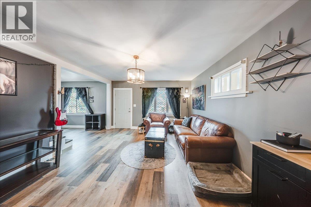 1430 Third Avenue, Trail, British Columbia  V1R 1P6 - Photo 4 - 10398102