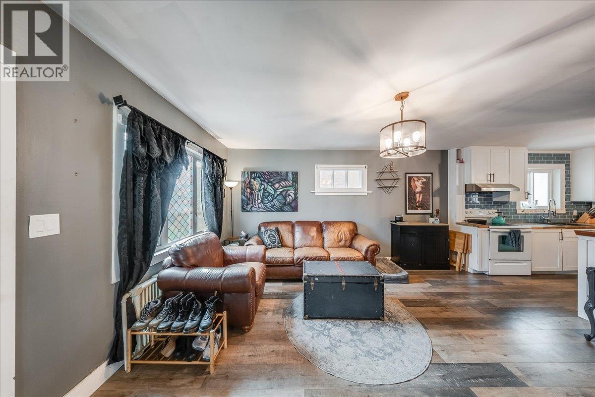 1430 Third Avenue, Trail, British Columbia  V1R 1P6 - Photo 5 - 10398102