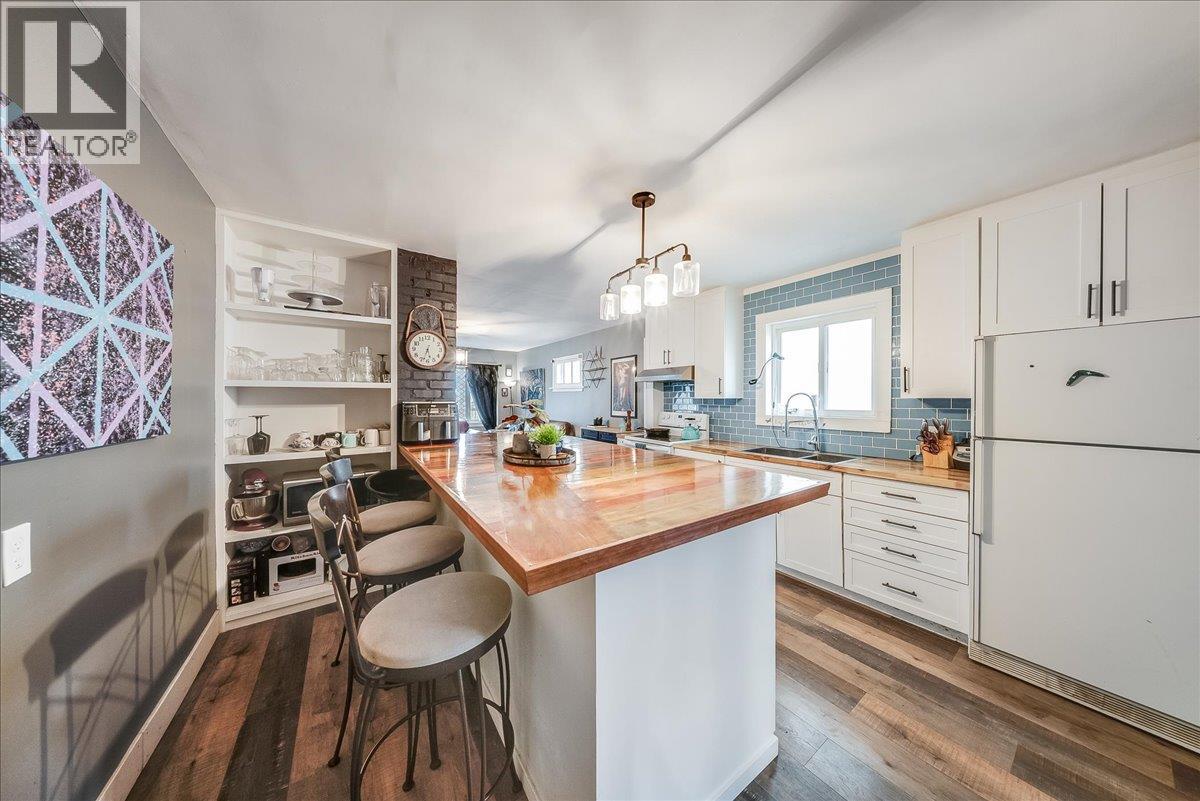 1430 Third Avenue, Trail, British Columbia  V1R 1P6 - Photo 8 - 10398102