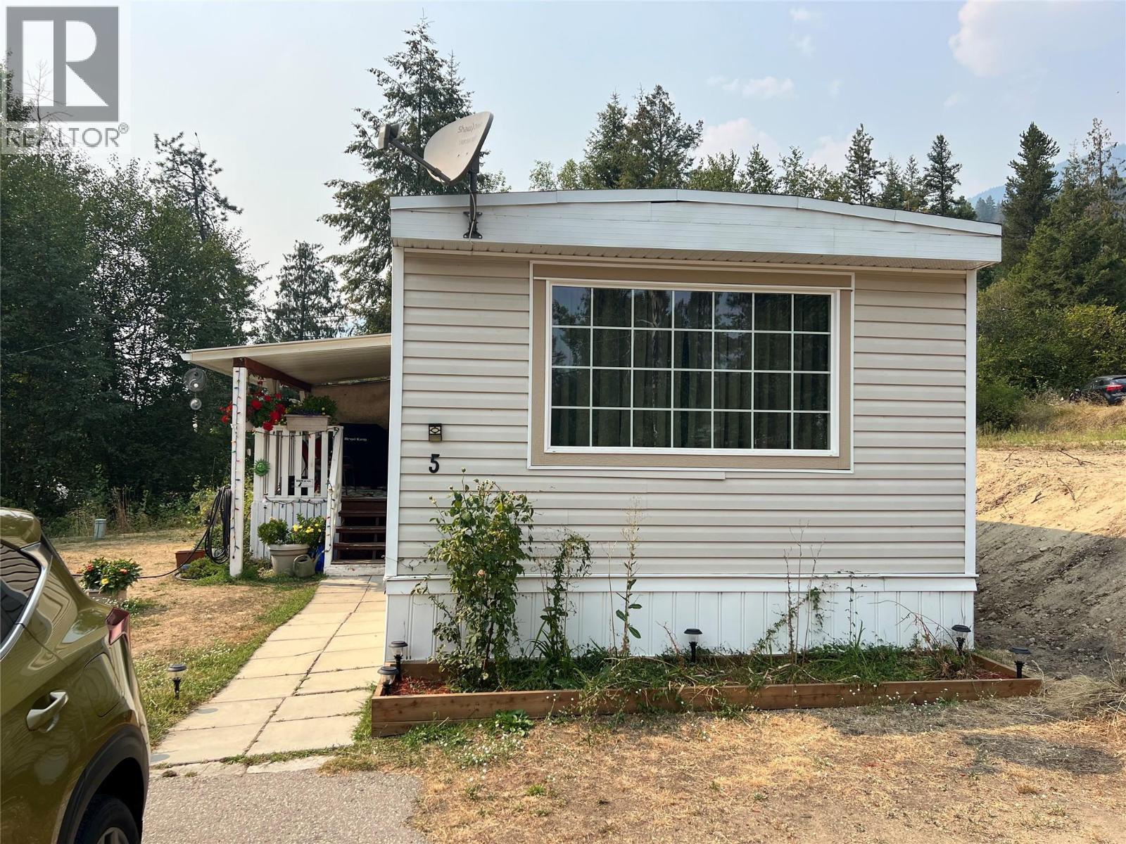 3969 Broadwater Road Unit# 5, Robson, British Columbia  V1N 4V5 - Photo 1 - 10398308