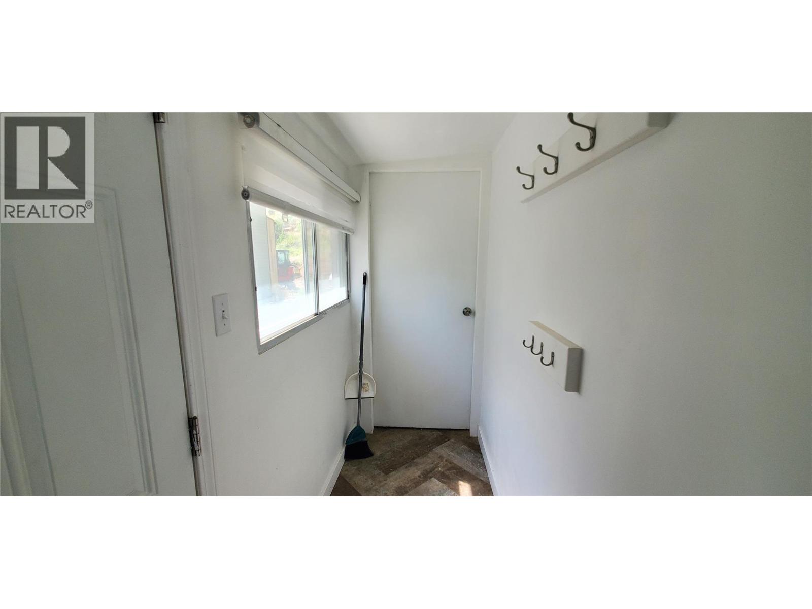 6176 Spartan Street, Oliver, British Columbia  V0H 1T6 - Photo 15 - 10398301