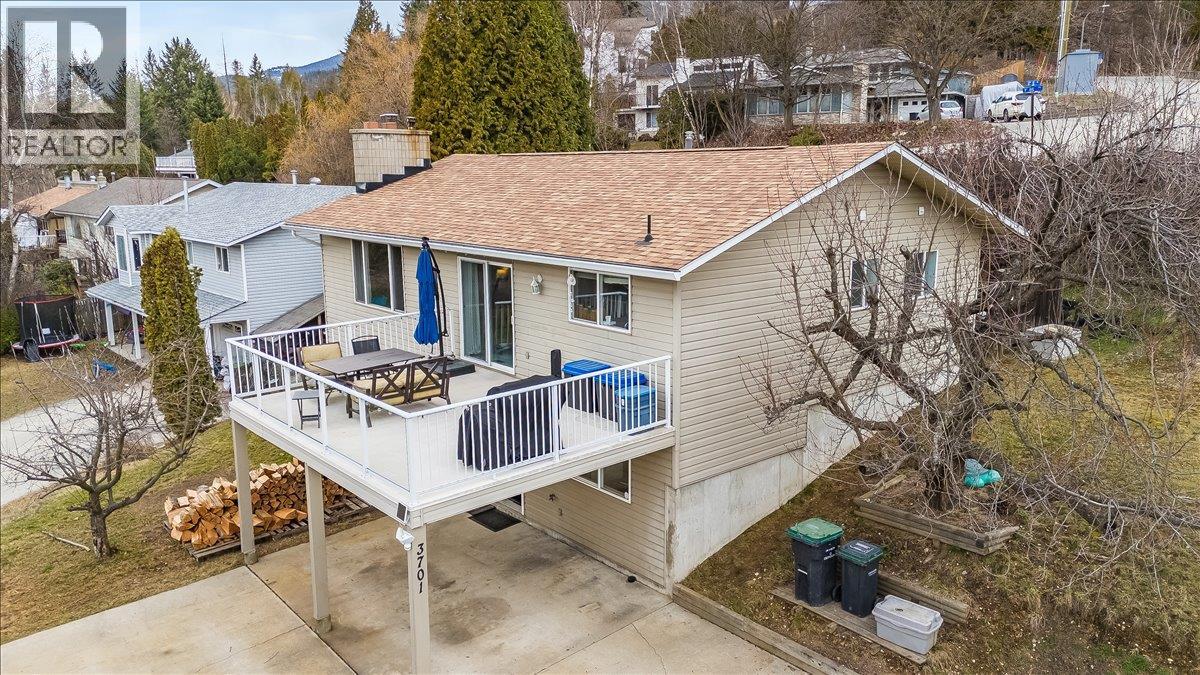 3701 9th Avenue, Castlegar, British Columbia  V1N 3T3 - Photo 1 - 10398210