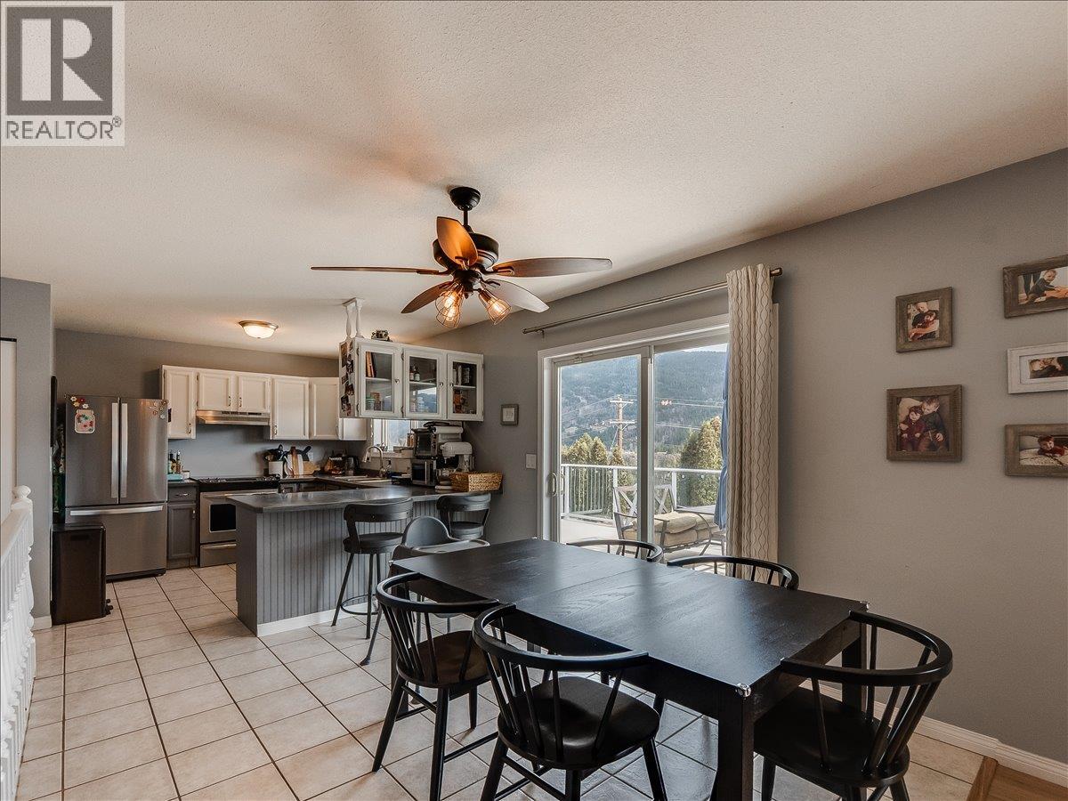 3701 9th Avenue, Castlegar, British Columbia  V1N 3T3 - Photo 11 - 10398210