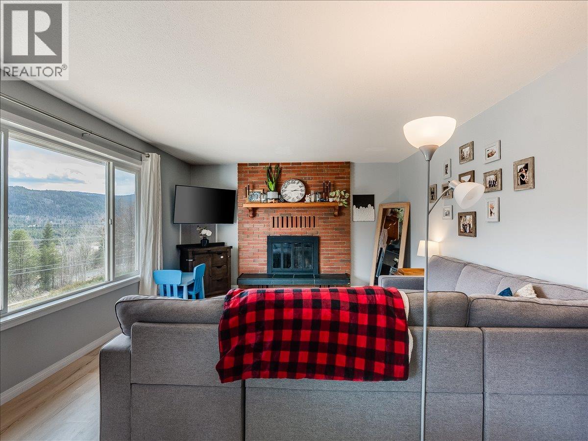 3701 9th Avenue, Castlegar, British Columbia  V1N 3T3 - Photo 12 - 10398210