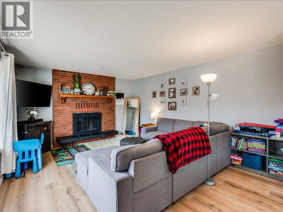 3701 9th Avenue, Castlegar, British Columbia  V1N 3T3 - Photo 13 - 10398210