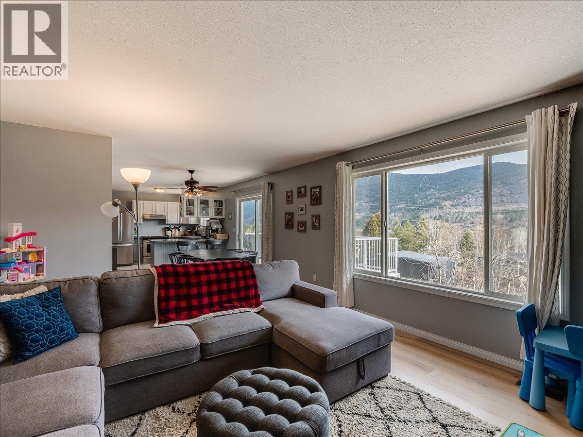 3701 9th Avenue, Castlegar, British Columbia  V1N 3T3 - Photo 14 - 10398210