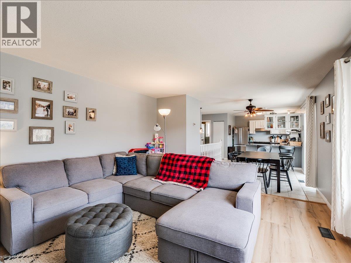 3701 9th Avenue, Castlegar, British Columbia  V1N 3T3 - Photo 16 - 10398210