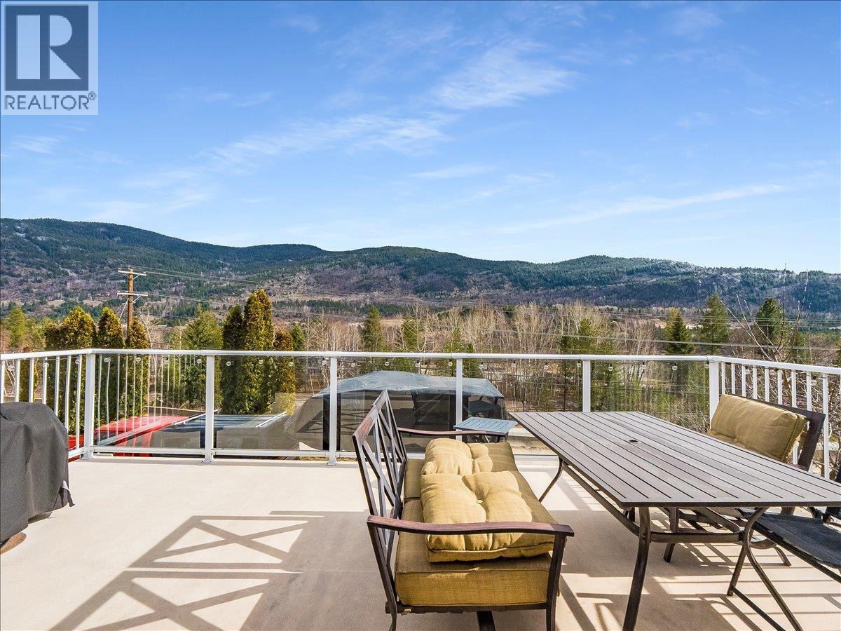 3701 9th Avenue, Castlegar, British Columbia  V1N 3T3 - Photo 17 - 10398210