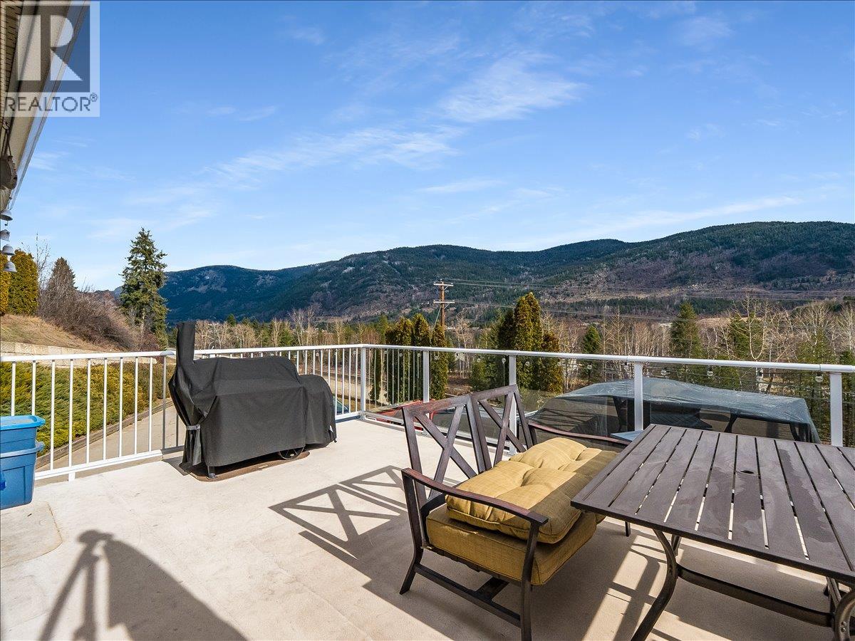 3701 9th Avenue, Castlegar, British Columbia  V1N 3T3 - Photo 18 - 10398210