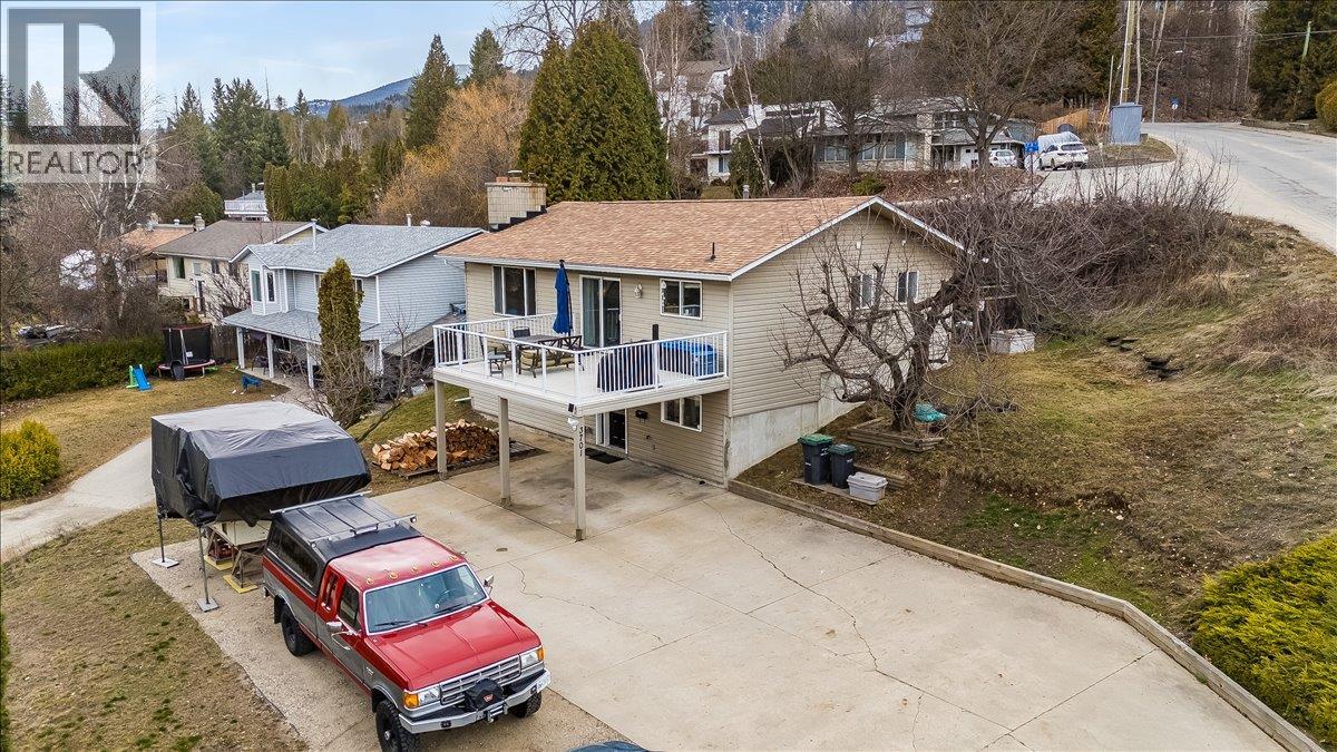 3701 9th Avenue, Castlegar, British Columbia  V1N 3T3 - Photo 2 - 10398210