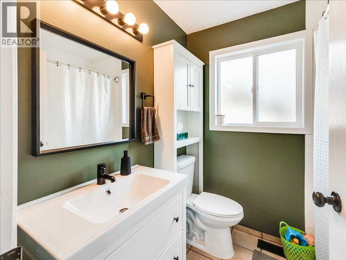 3701 9th Avenue, Castlegar, British Columbia  V1N 3T3 - Photo 25 - 10398210