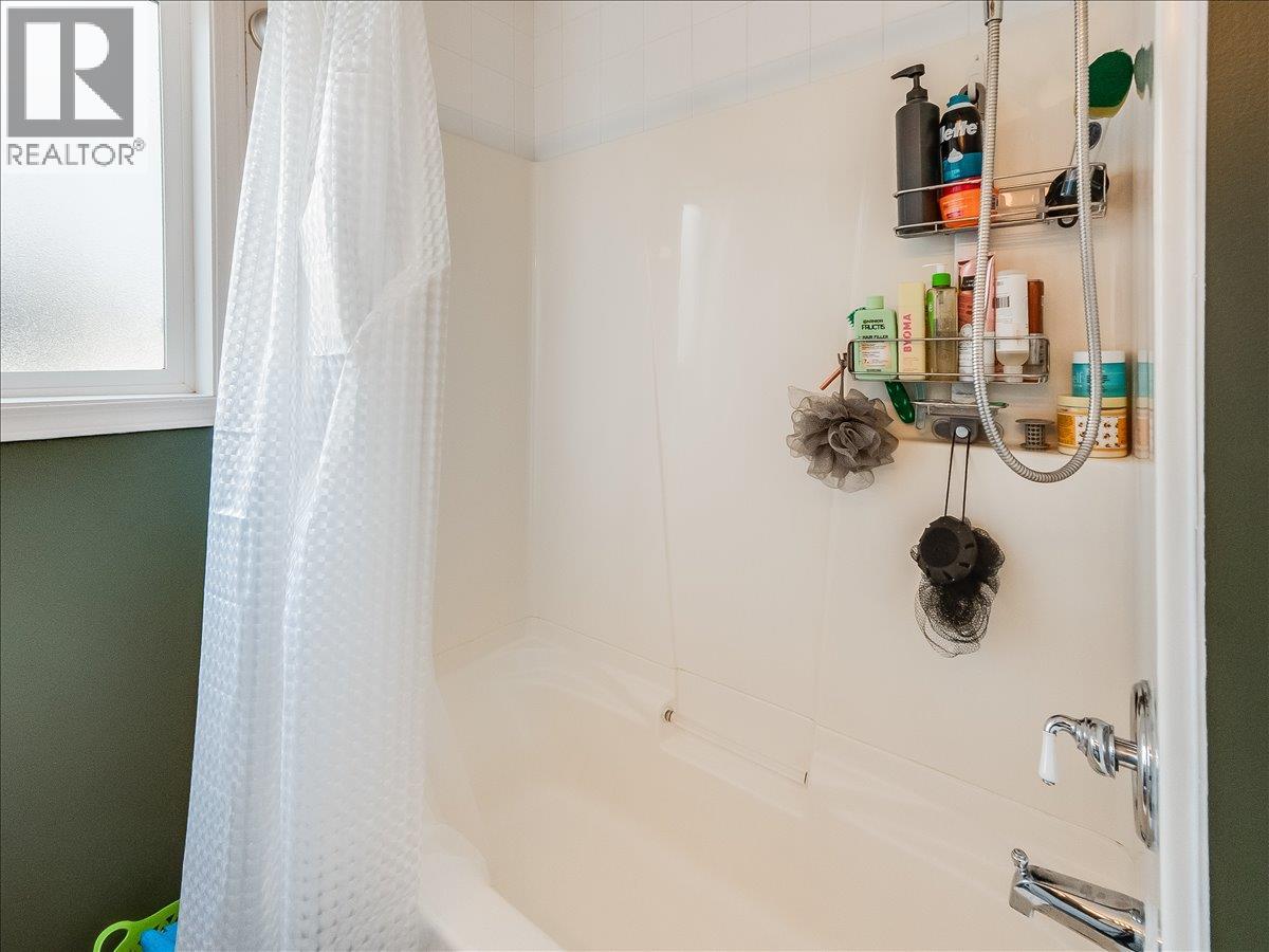 3701 9th Avenue, Castlegar, British Columbia  V1N 3T3 - Photo 26 - 10398210