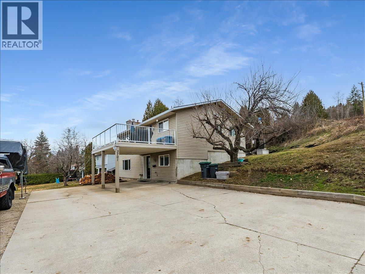 3701 9th Avenue, Castlegar, British Columbia  V1N 3T3 - Photo 3 - 10398210