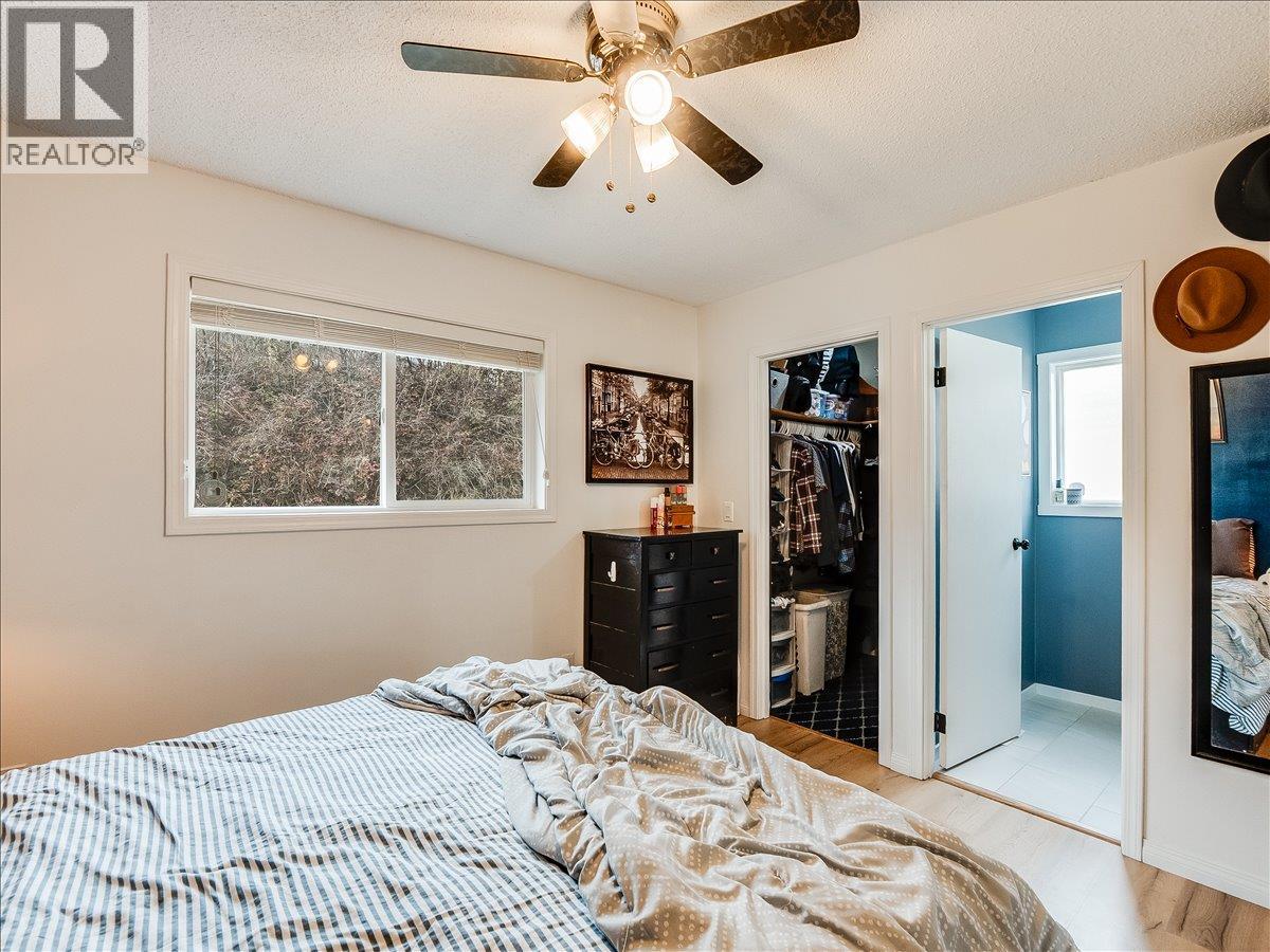 3701 9th Avenue, Castlegar, British Columbia  V1N 3T3 - Photo 30 - 10398210