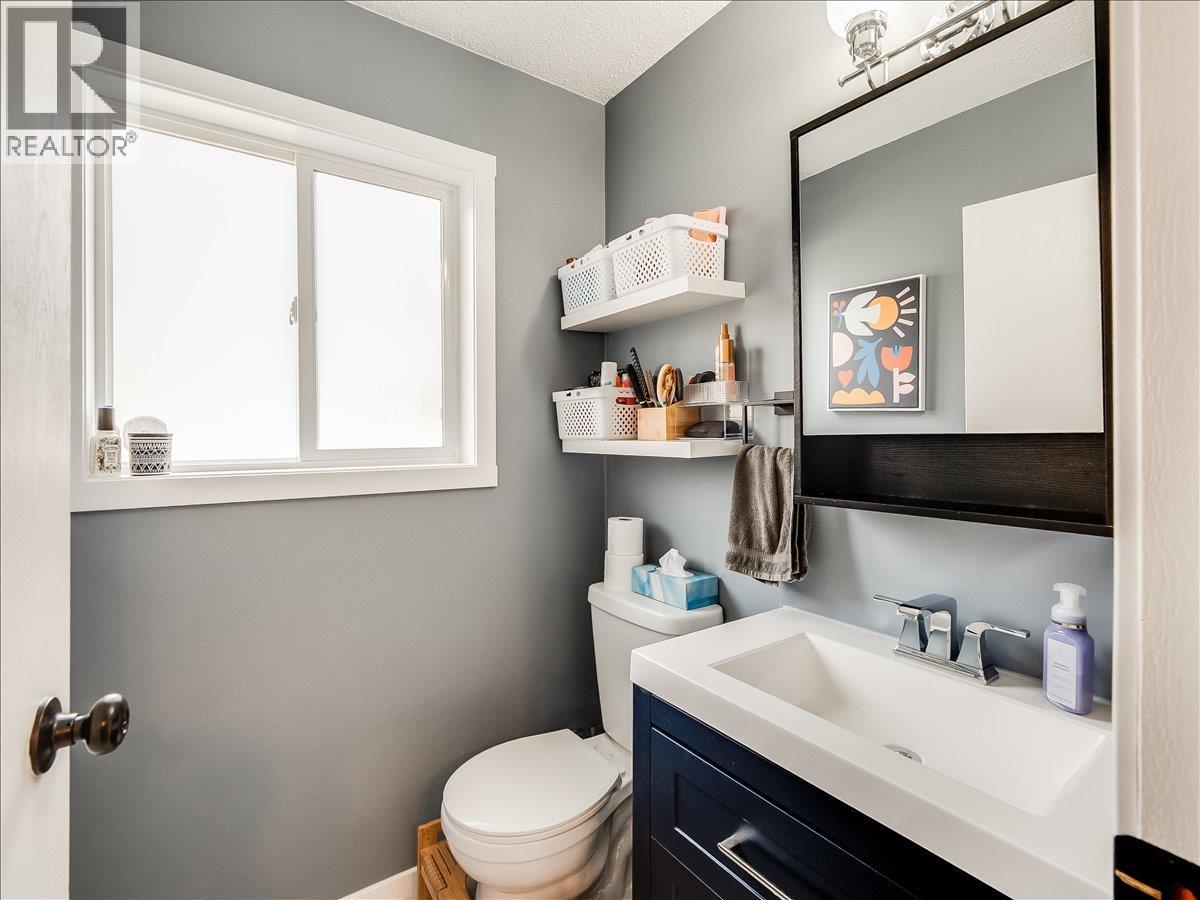 3701 9th Avenue, Castlegar, British Columbia  V1N 3T3 - Photo 32 - 10398210