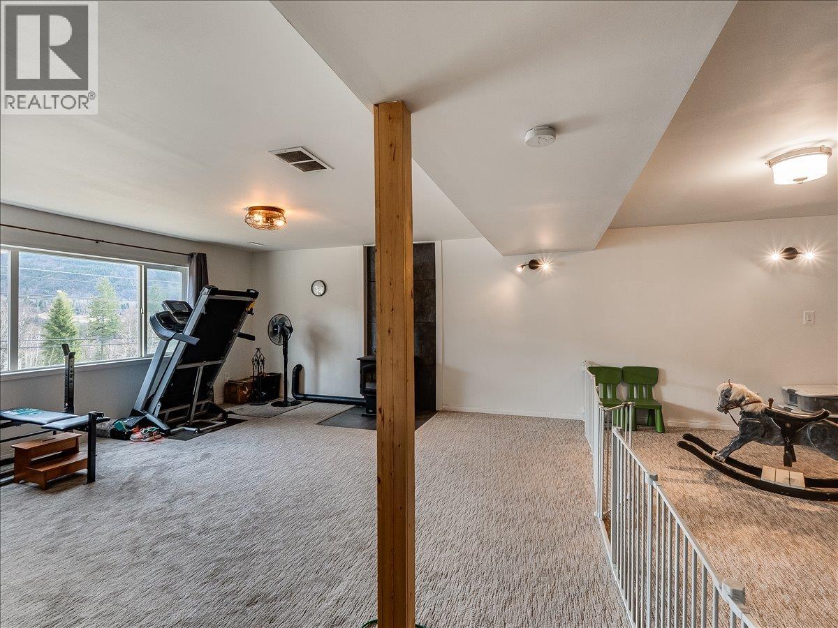 3701 9th Avenue, Castlegar, British Columbia  V1N 3T3 - Photo 38 - 10398210