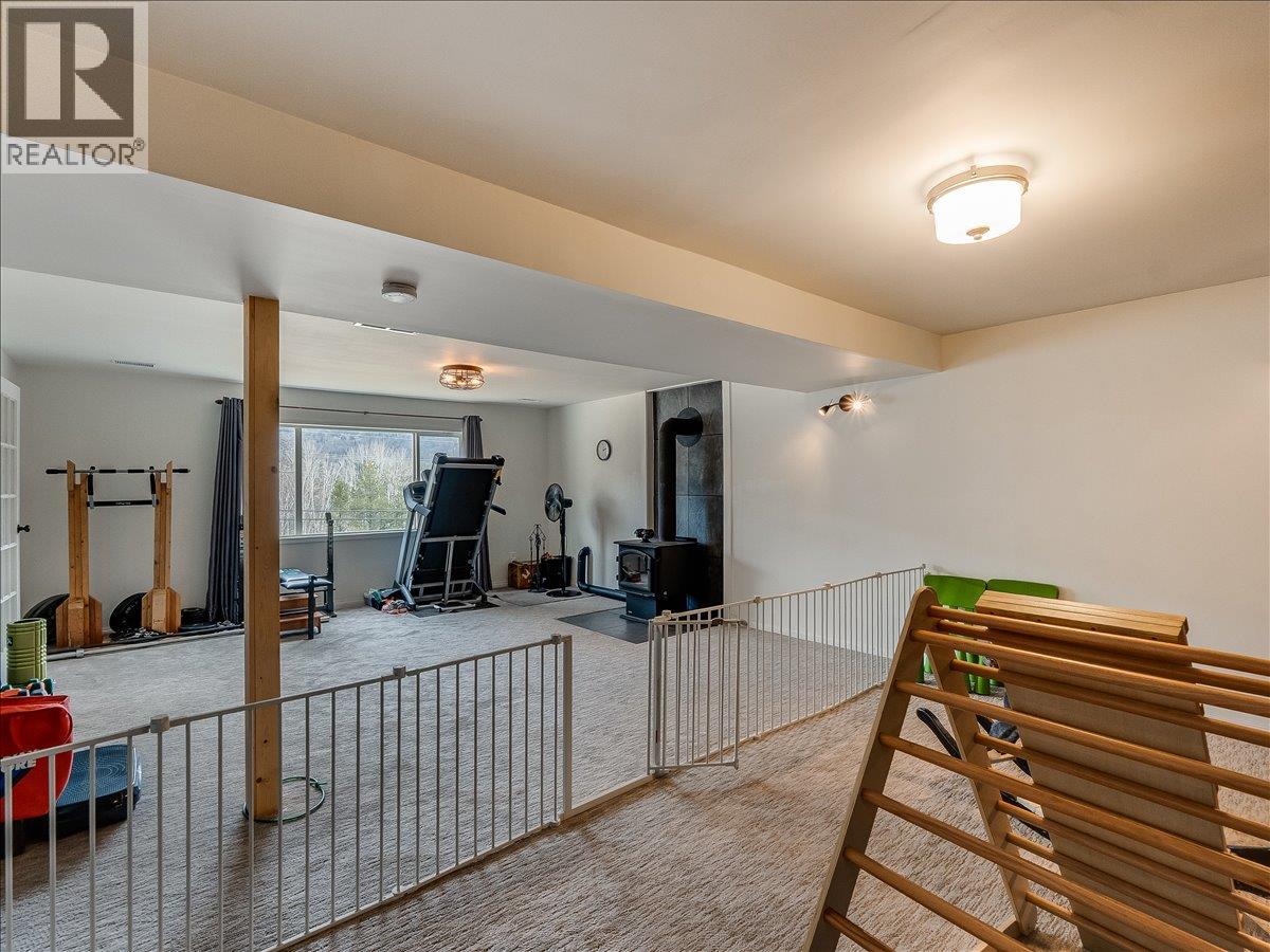 3701 9th Avenue, Castlegar, British Columbia  V1N 3T3 - Photo 39 - 10398210