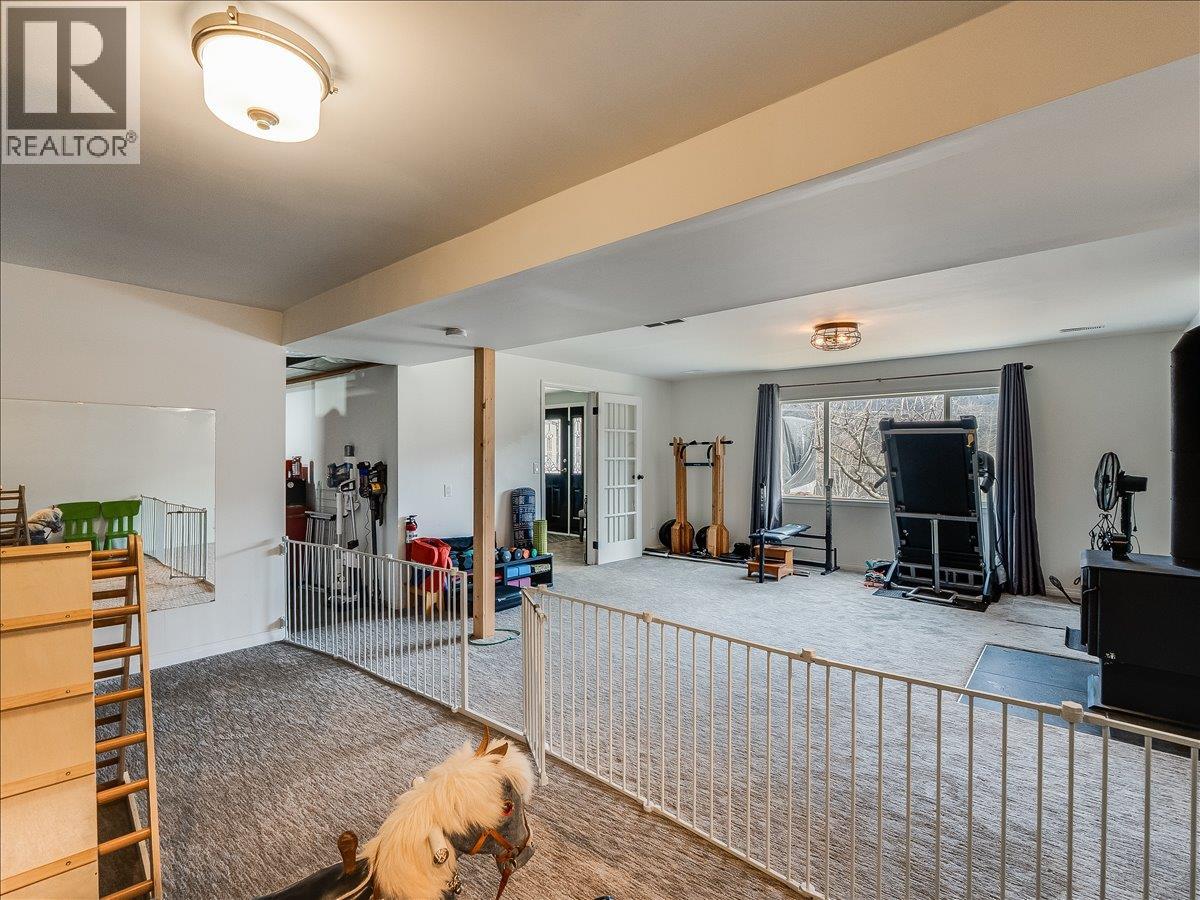 3701 9th Avenue, Castlegar, British Columbia  V1N 3T3 - Photo 41 - 10398210