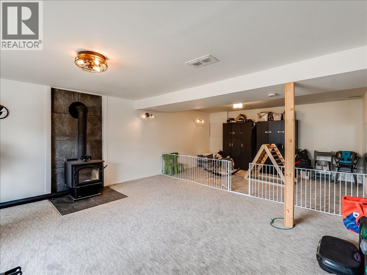 3701 9th Avenue, Castlegar, British Columbia  V1N 3T3 - Photo 42 - 10398210
