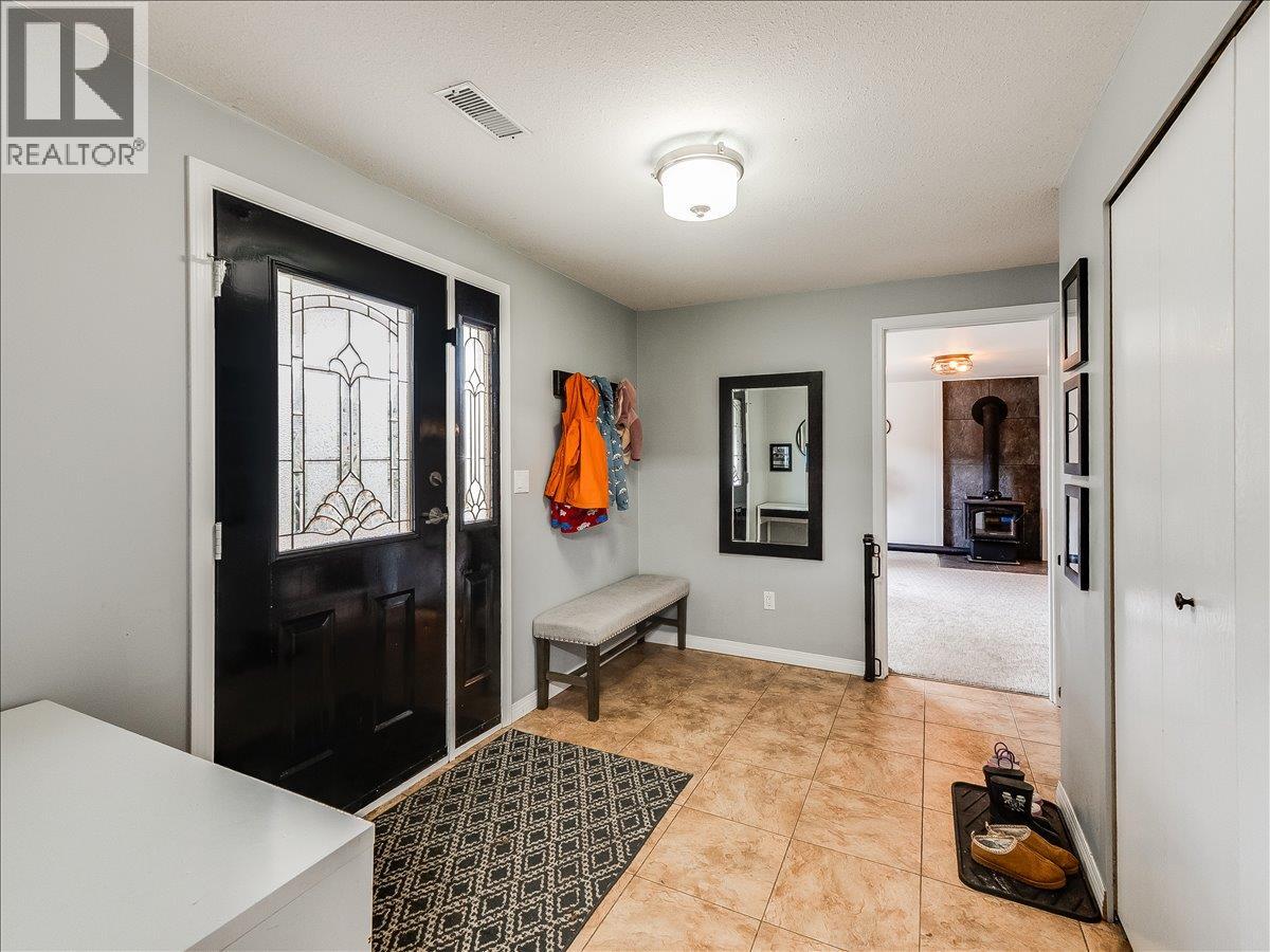 3701 9th Avenue, Castlegar, British Columbia  V1N 3T3 - Photo 44 - 10398210