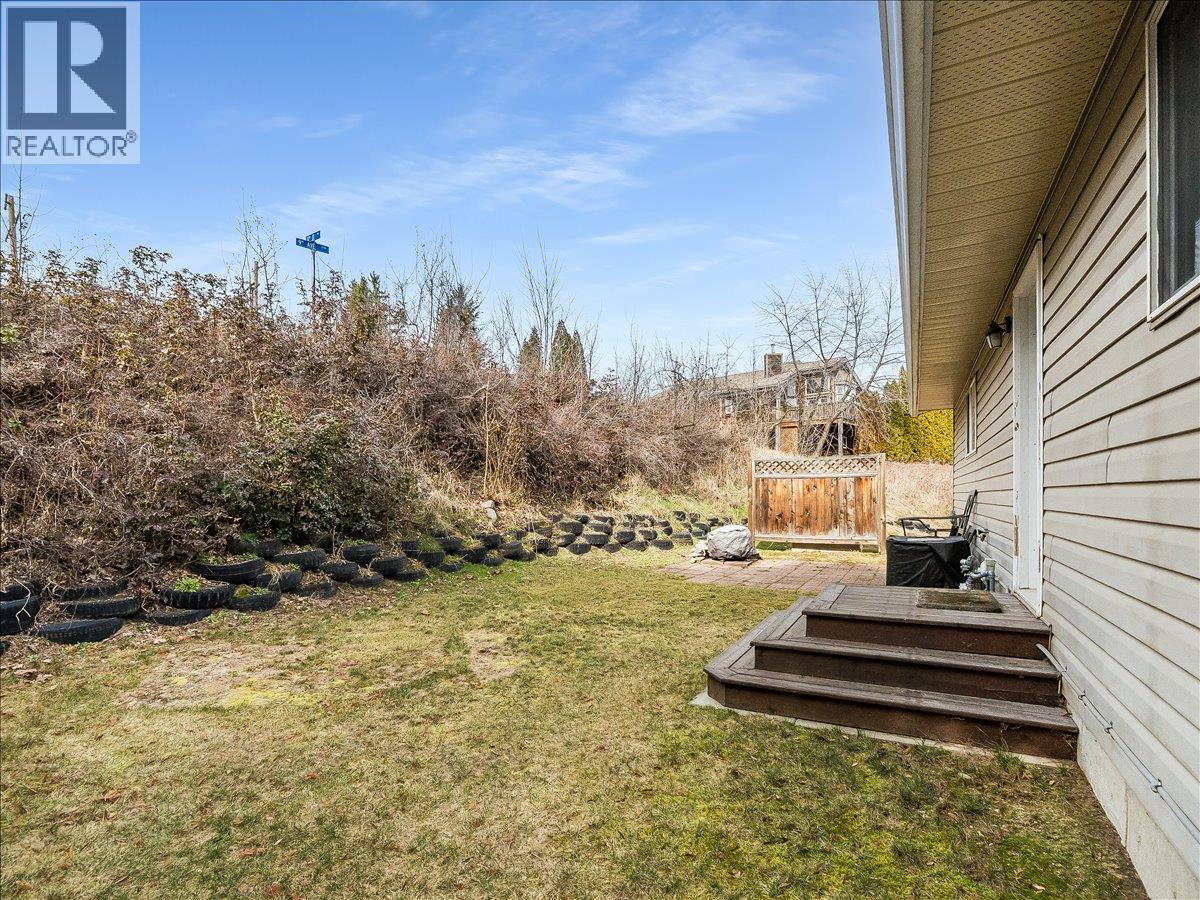 3701 9th Avenue, Castlegar, British Columbia  V1N 3T3 - Photo 57 - 10398210
