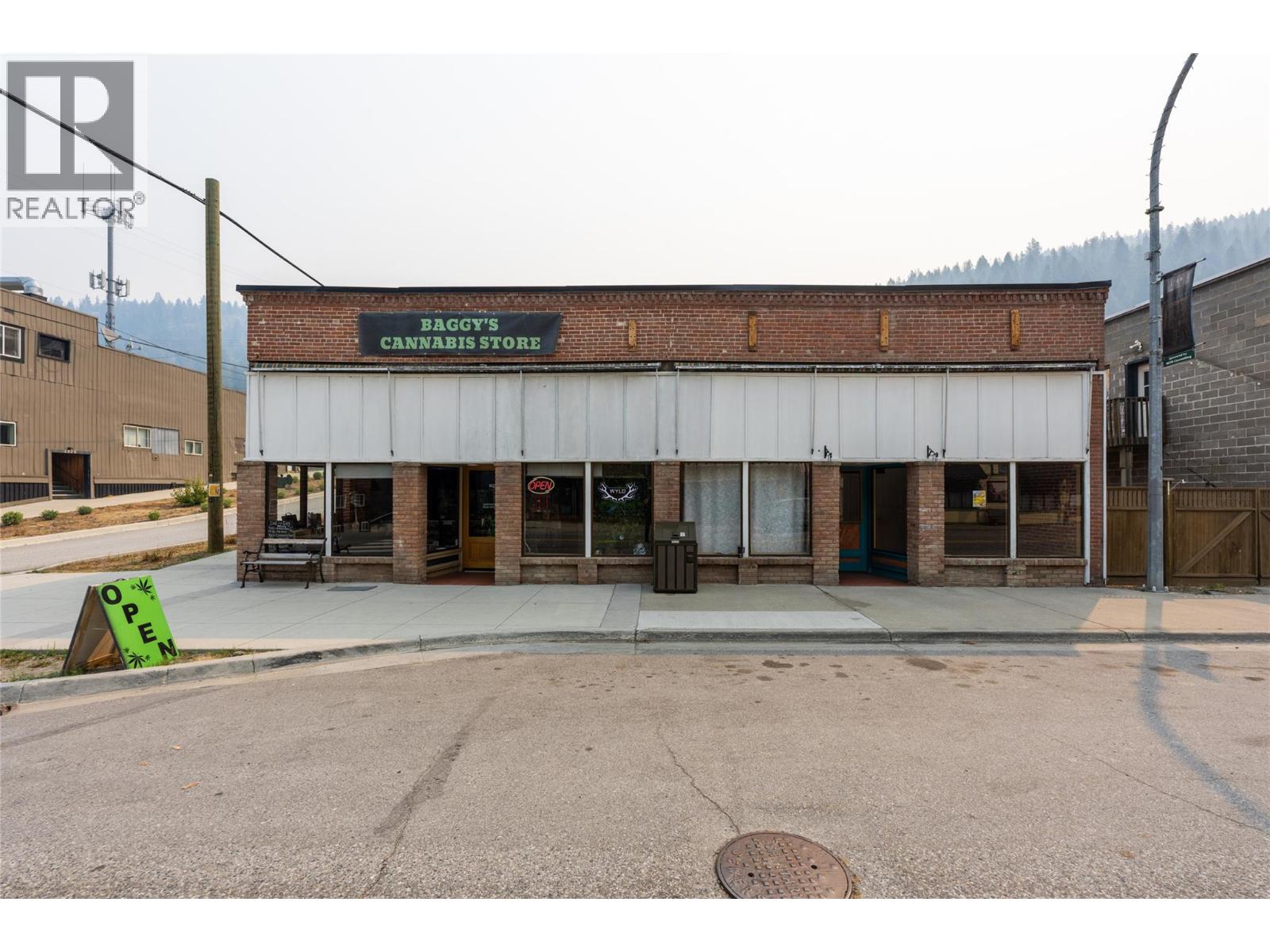 302 Copper Avenue S, Greenwood, British Columbia  V0H 1J0 - Photo 2 - 10398144