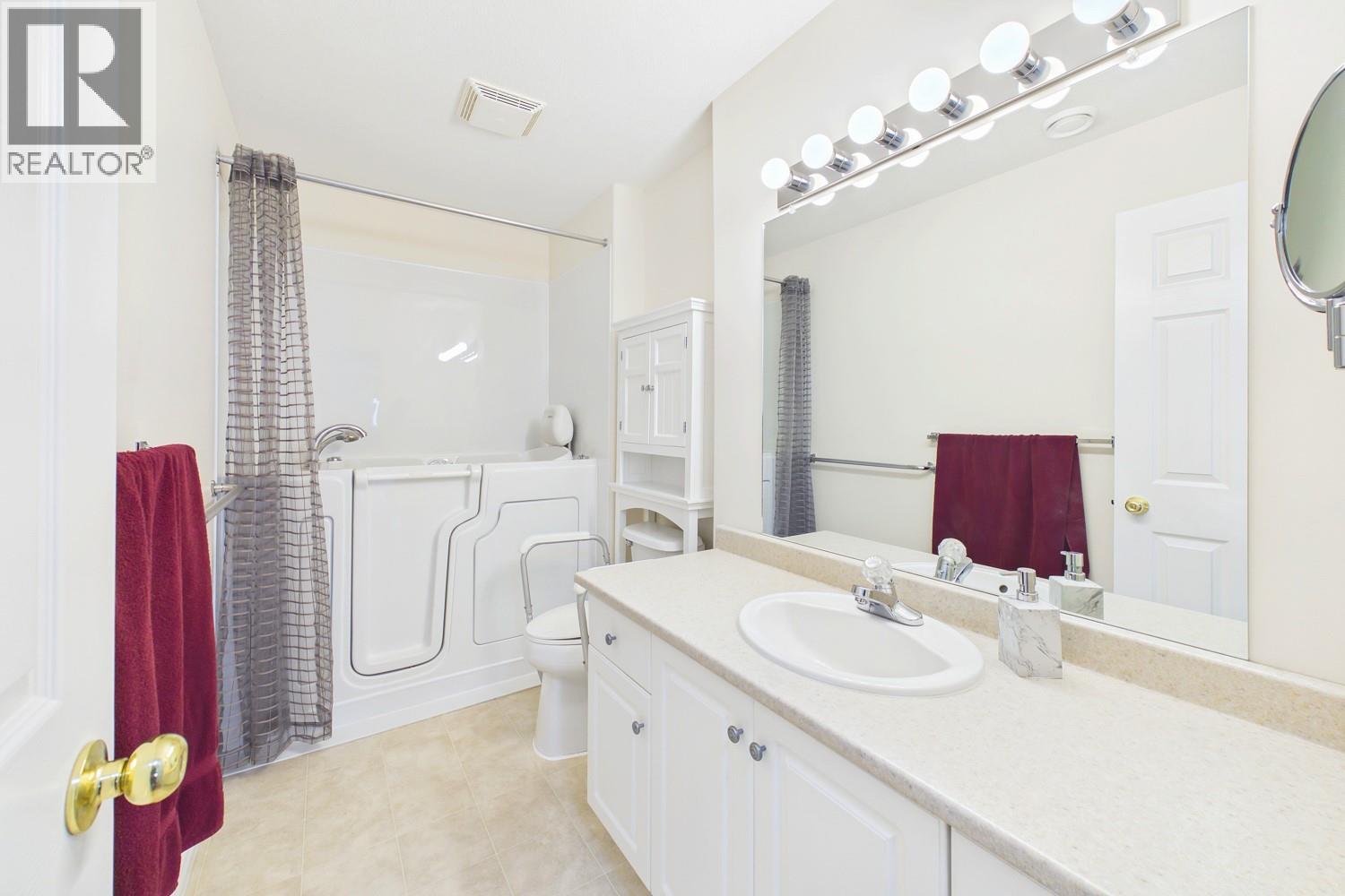 2285 Atkinson Street Unit# 204, Penticton, British Columbia  V2A 8R7 - Photo 34 - 10398328