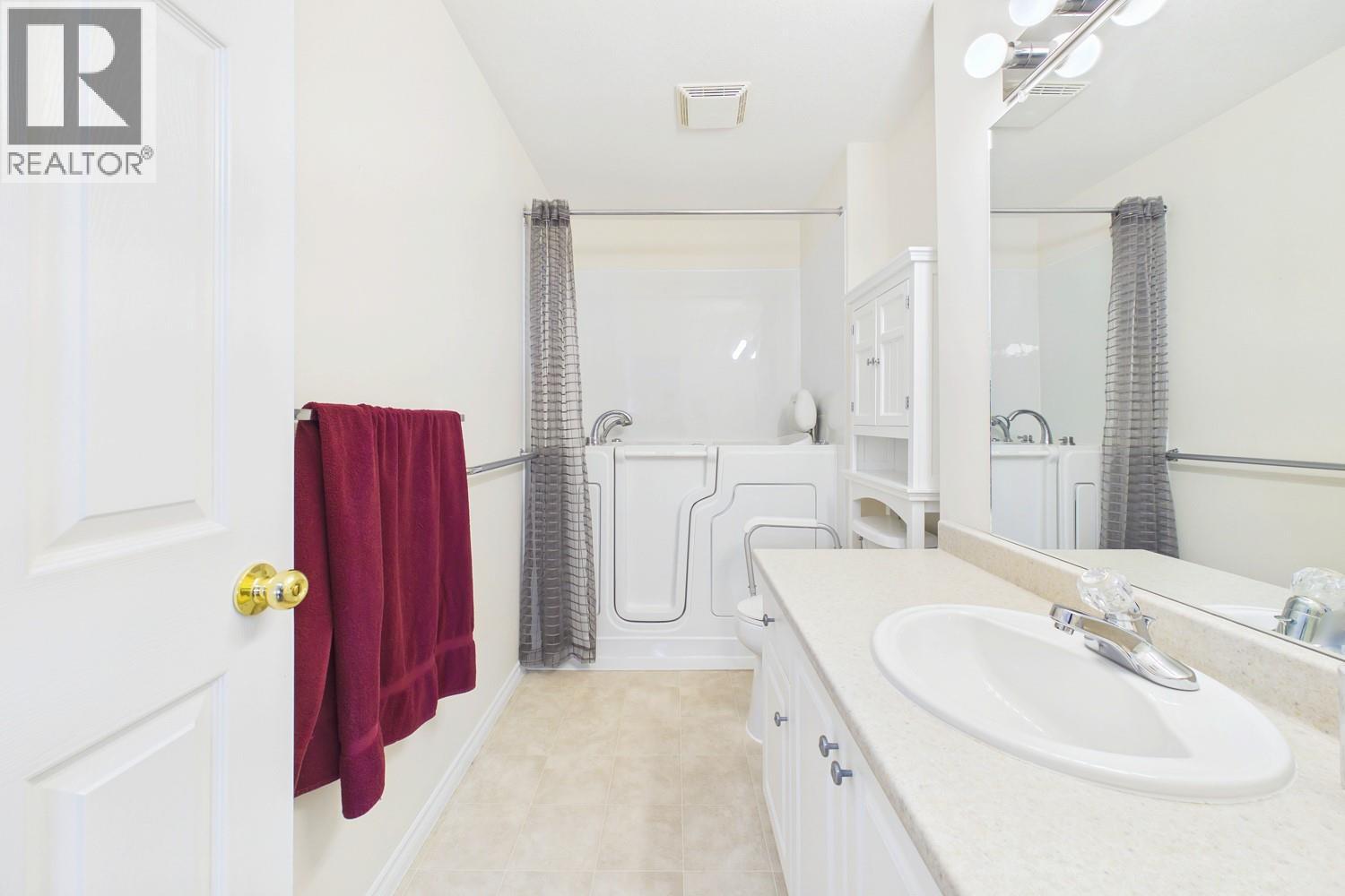 2285 Atkinson Street Unit# 204, Penticton, British Columbia  V2A 8R7 - Photo 35 - 10398328