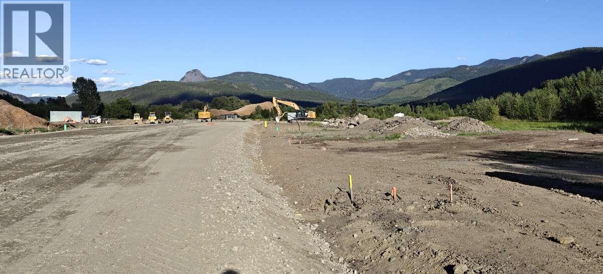 1742 Industrial Way, Lumby, British Columbia  V0E 2G0 - Photo 3 - 10398334