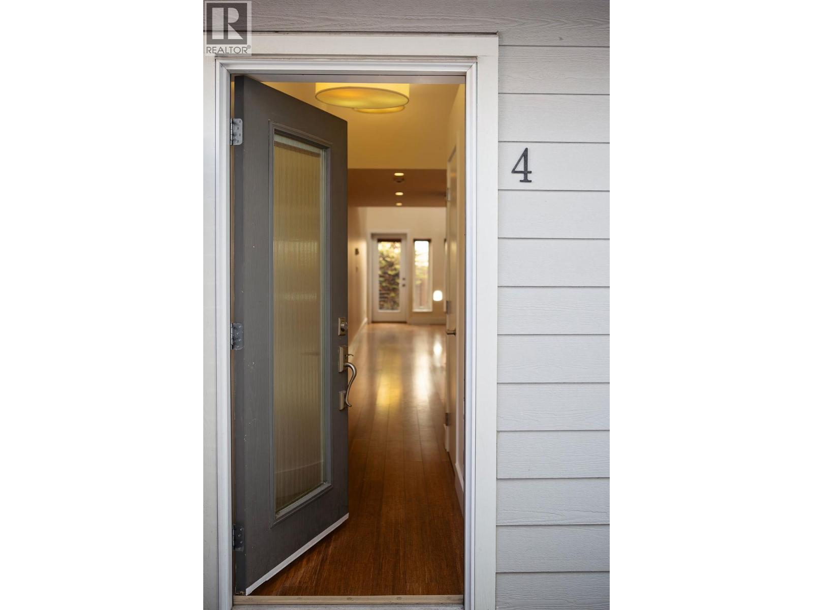 702 Fourth Street Unit# 4, Nelson, British Columbia  V1L 2S8 - Photo 2 - 10398296