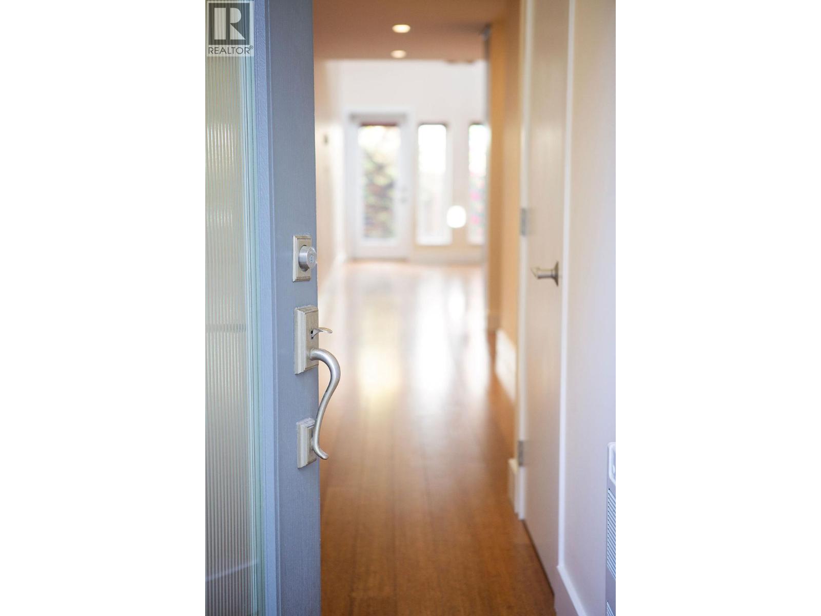 702 Fourth Street Unit# 4, Nelson, British Columbia  V1L 2S8 - Photo 3 - 10398296