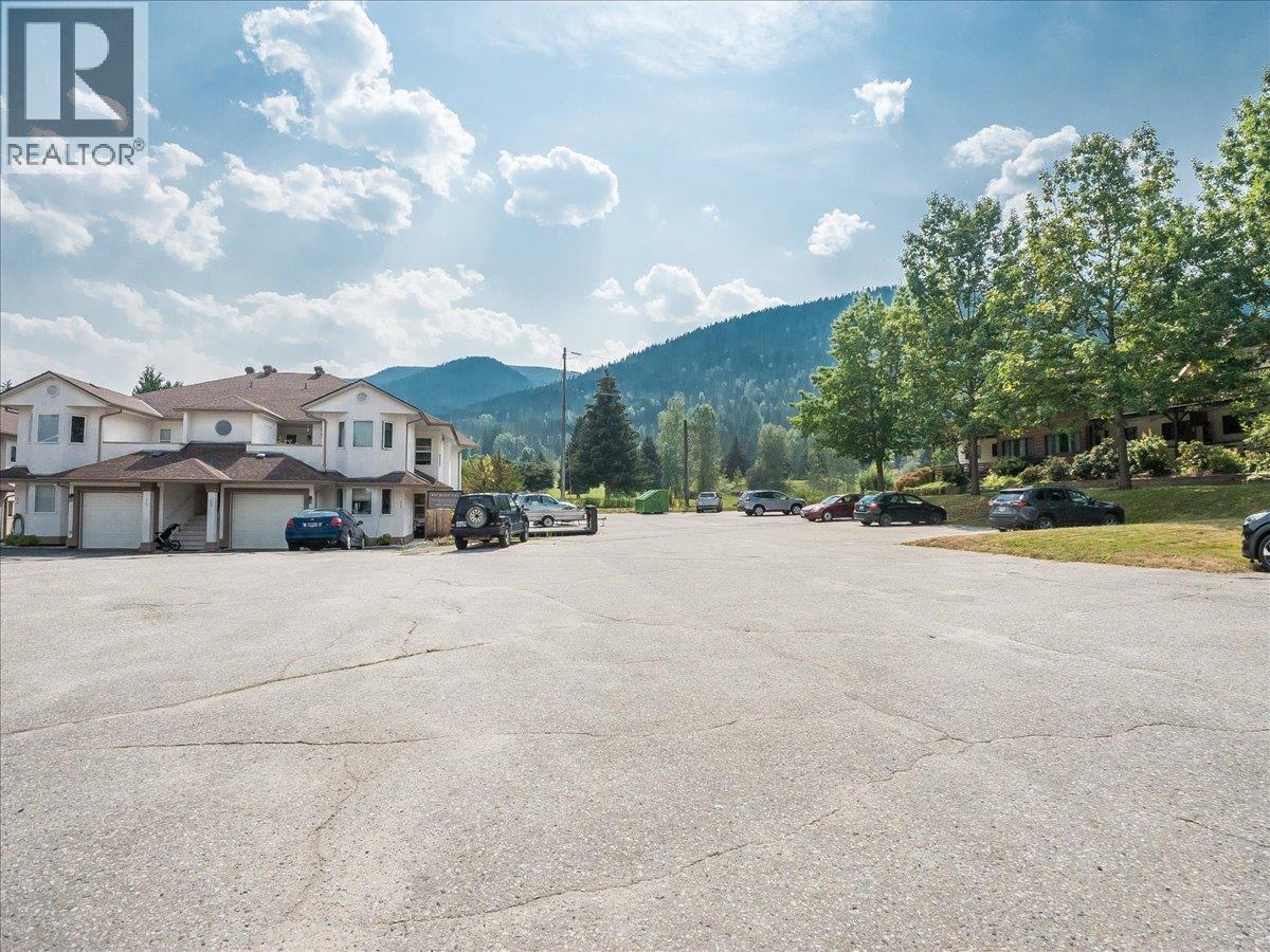 416 Beasley  W Crescent, Nelson, British Columbia  V1L 5Y4 - Photo 4 - 10398184