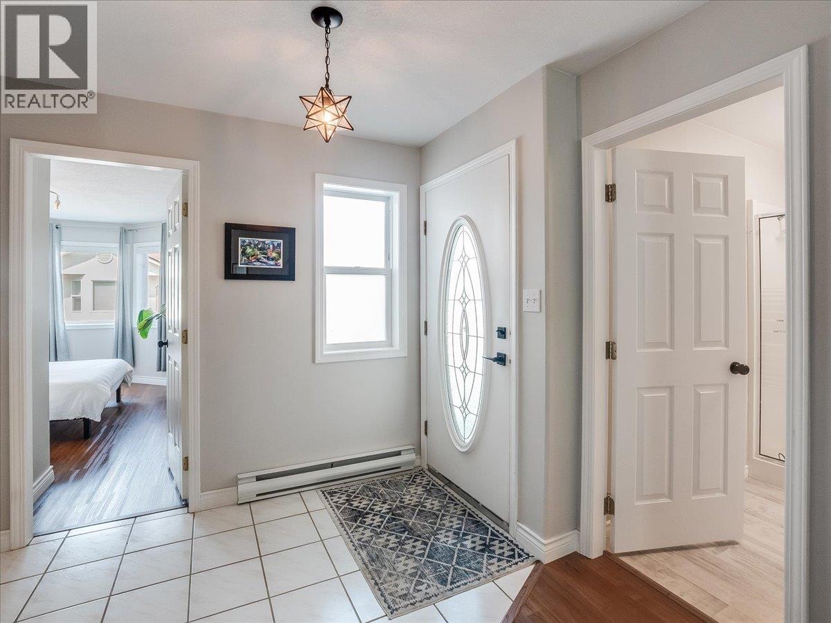 416 Beasley  W Crescent, Nelson, British Columbia  V1L 5Y4 - Photo 8 - 10398184