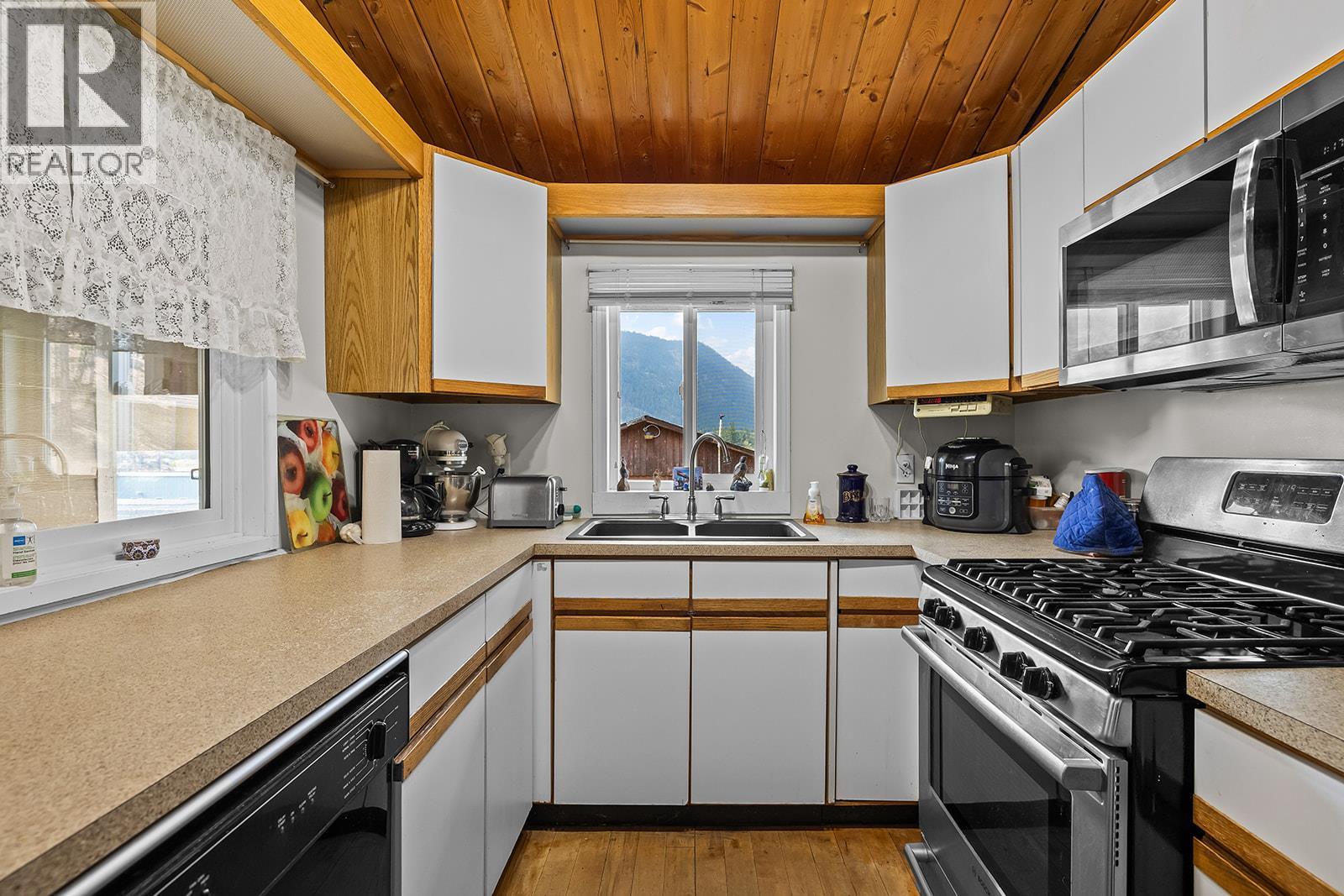 5090 Mackinnon Road, Peachland, British Columbia  V0H 1X0 - Photo 39 - 10396742