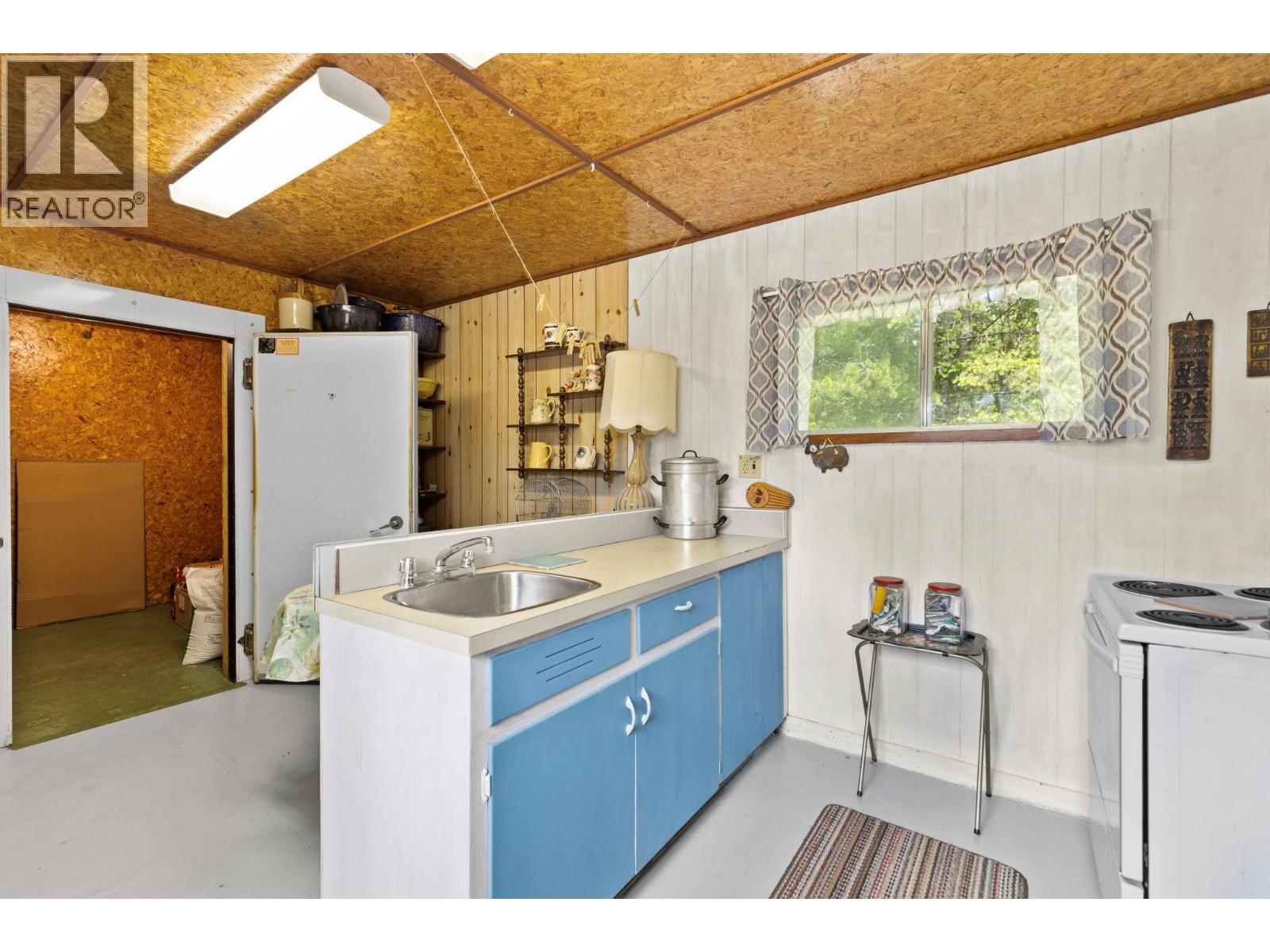 3056 Harmon Road, Vavenby, British Columbia  V0E 3A0 - Photo 33 - 10398324