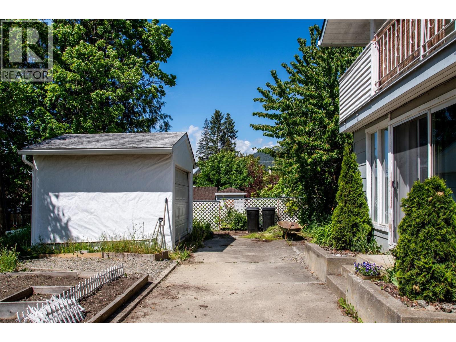 1118 Erickson Street, Creston, British Columbia  V0B 1G0 - Photo 43 - 10398134