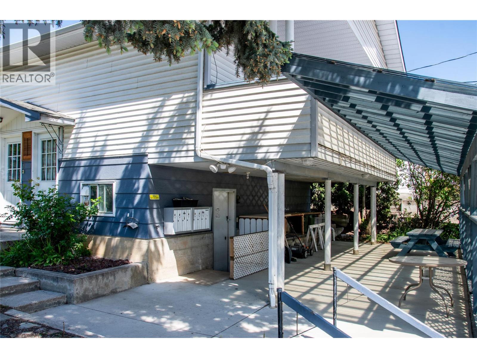1118 Erickson Street, Creston, British Columbia  V0B 1G0 - Photo 6 - 10398134