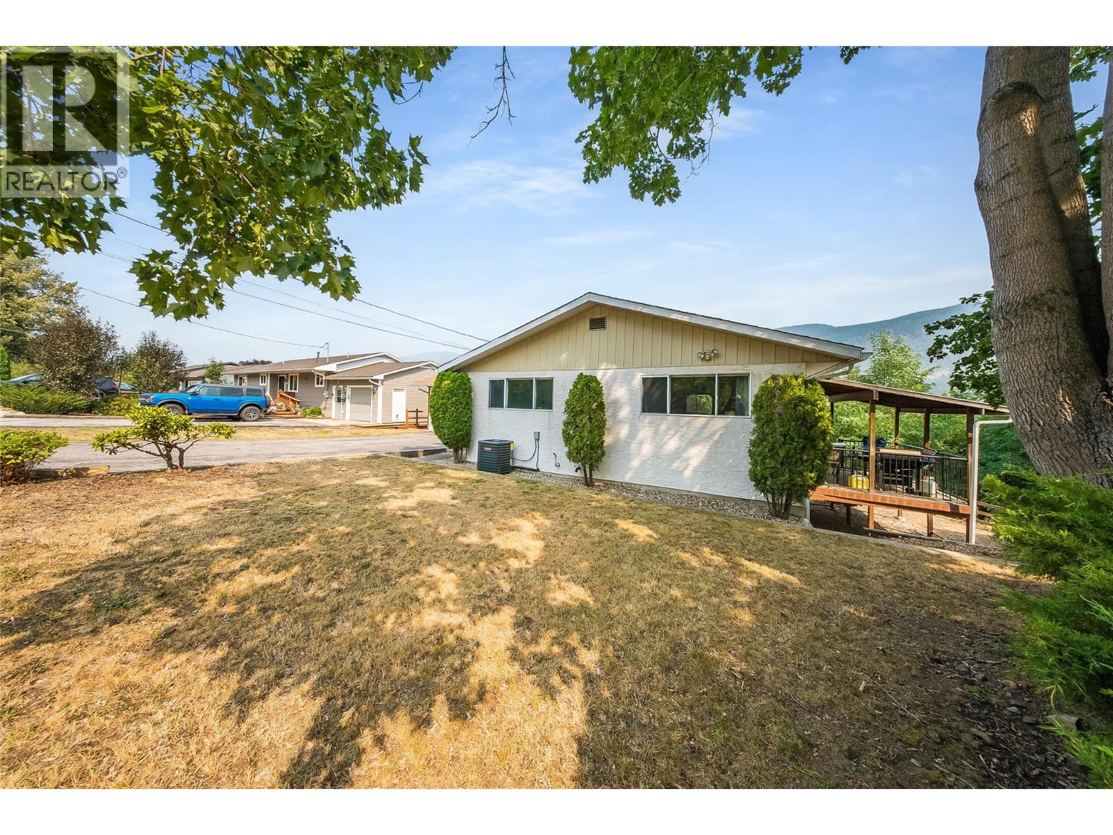 3509 5th Avenue, Castlegar, British Columbia  V1N 2V8 - Photo 3 - 10398093