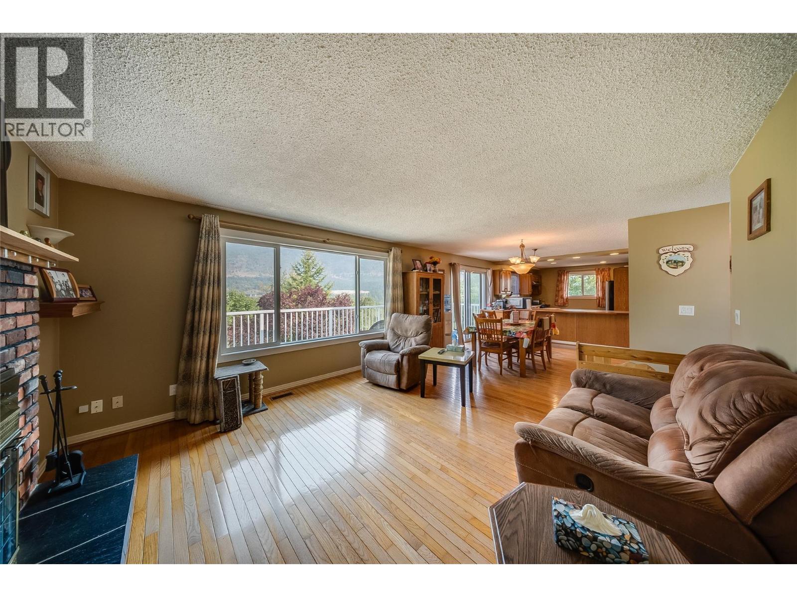 3509 5th Avenue, Castlegar, British Columbia  V1N 2V8 - Photo 8 - 10398093