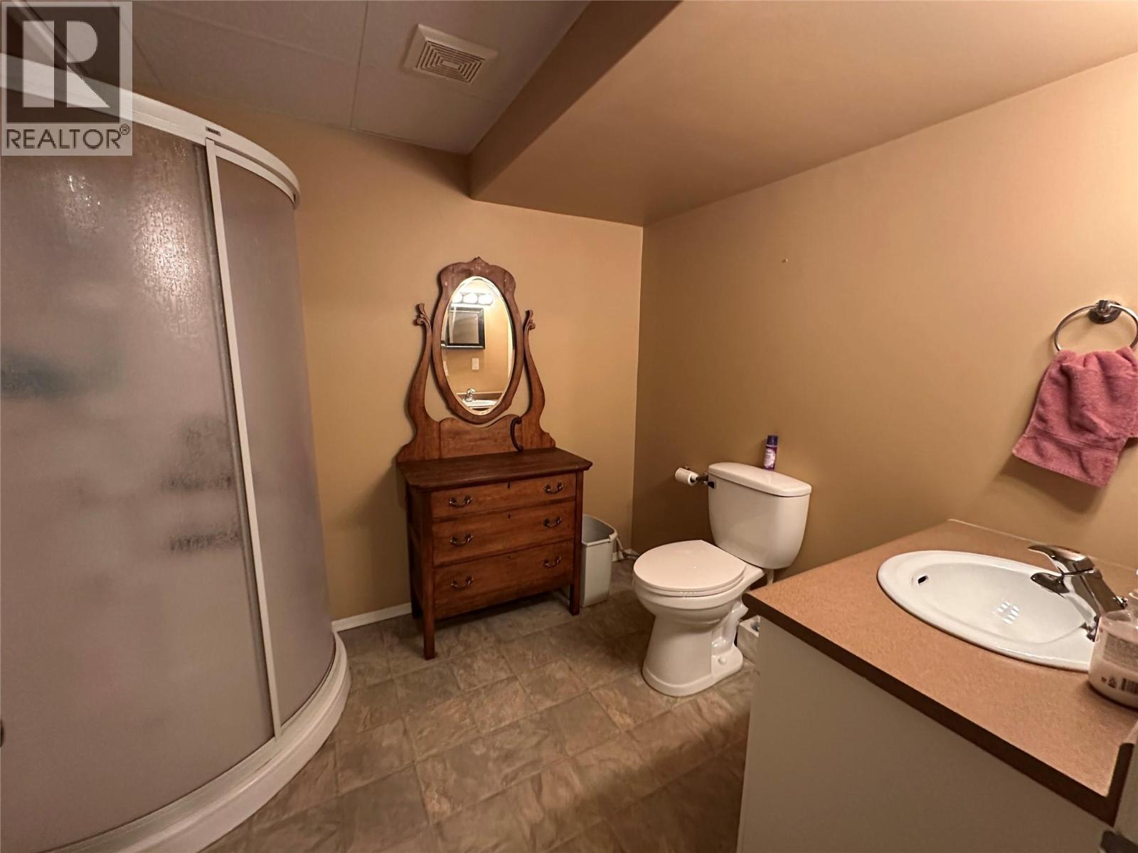 7186 Wright Way, Trail, British Columbia  V1R 4X6 - Photo 17 - 10398372