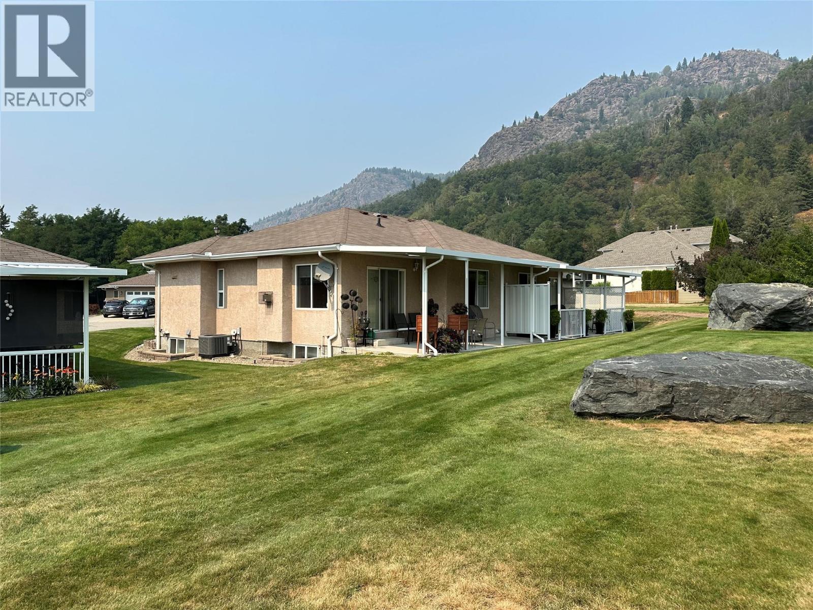 7186 Wright Way, Trail, British Columbia  V1R 4X6 - Photo 3 - 10398372