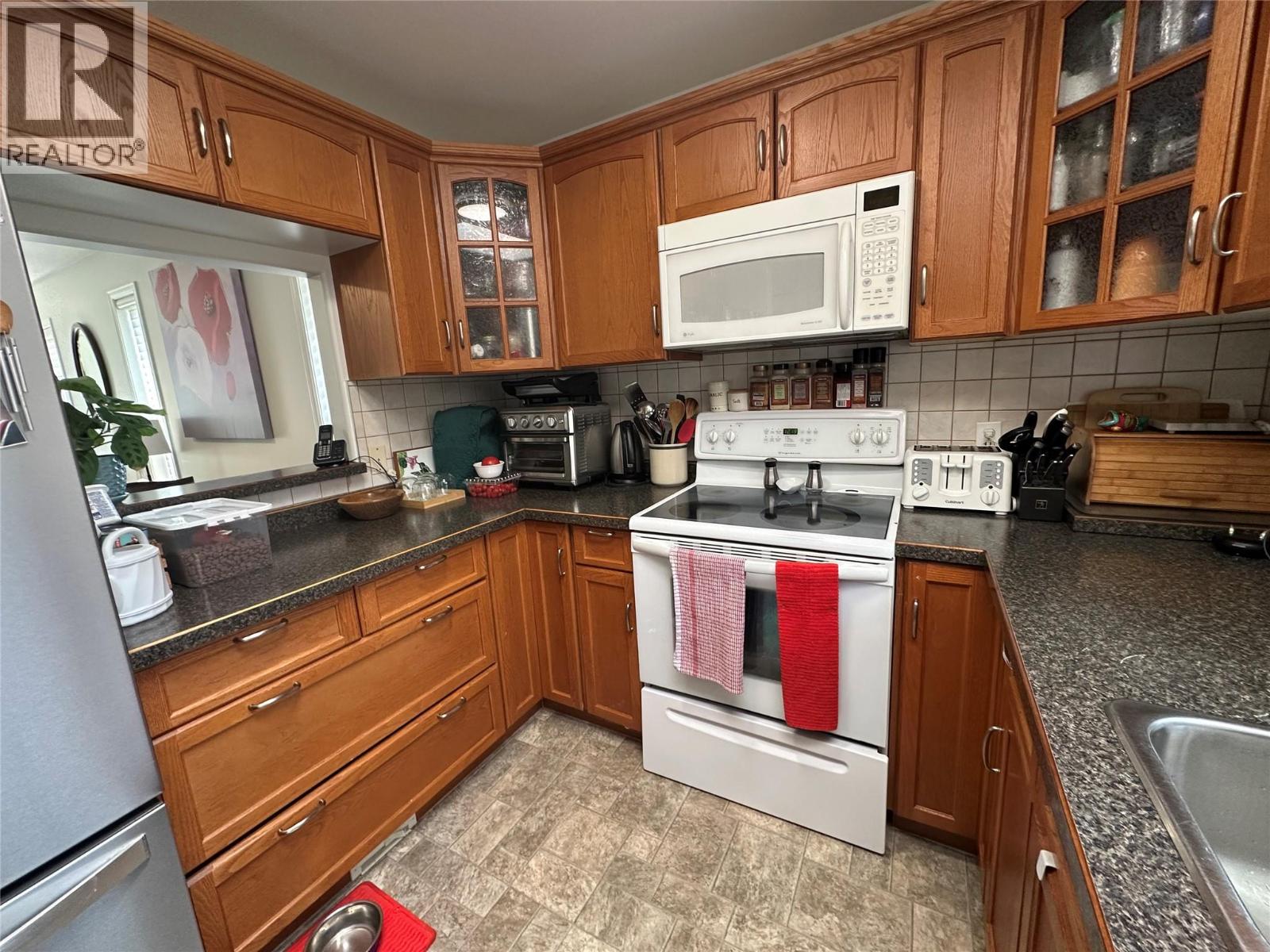 7186 Wright Way, Trail, British Columbia  V1R 4X6 - Photo 8 - 10398372