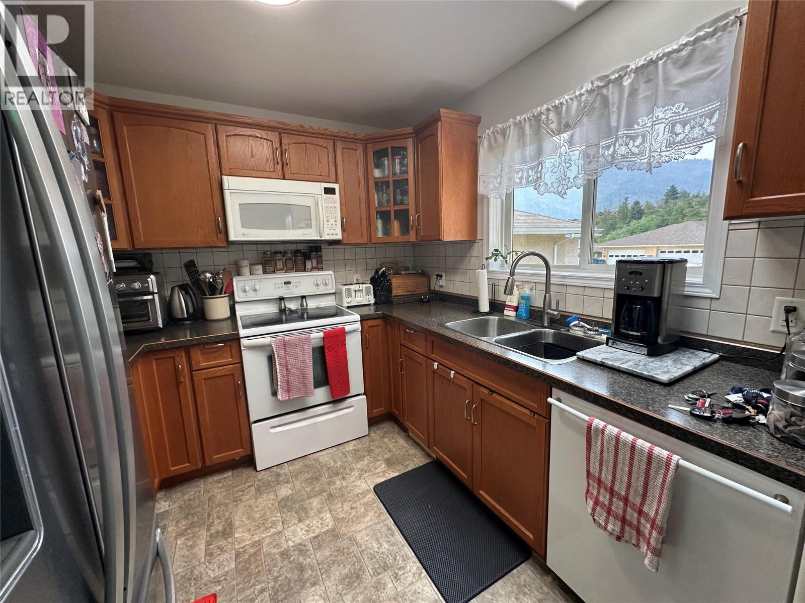 7186 Wright Way, Trail, British Columbia  V1R 4X6 - Photo 9 - 10398372