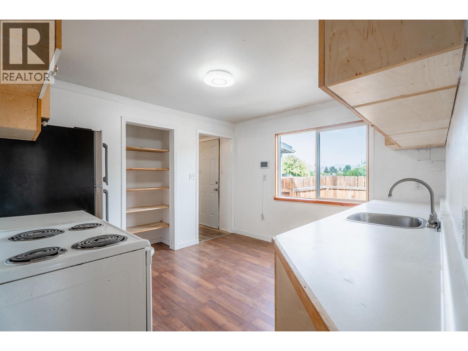 928 Sherbrooke Avenue, Kamloops, British Columbia  V2B 1W2 - Photo 6 - 10398317