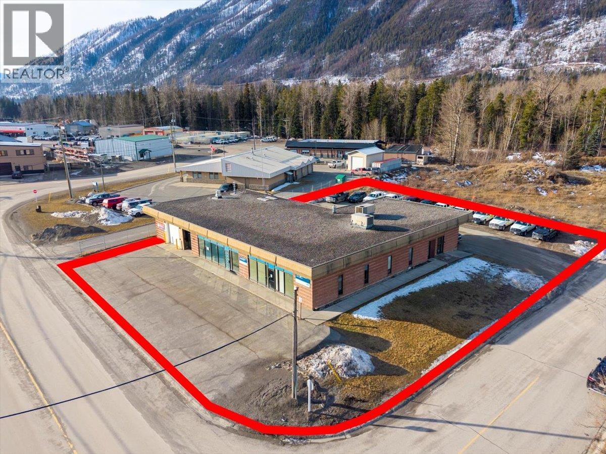 603 Pine Avenue, Sparwood, British Columbia  V0B 2G0 - Photo 2 - 10398371