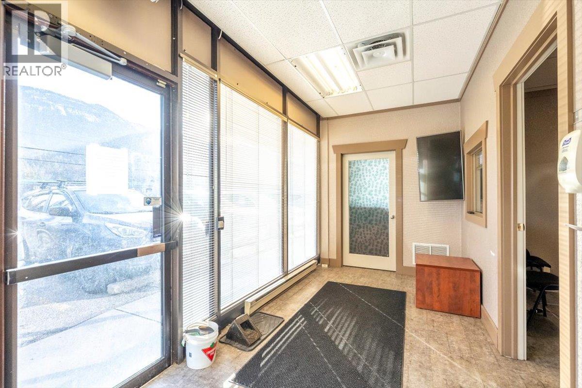 603 Pine Avenue, Sparwood, British Columbia  V0B 2G0 - Photo 3 - 10398371