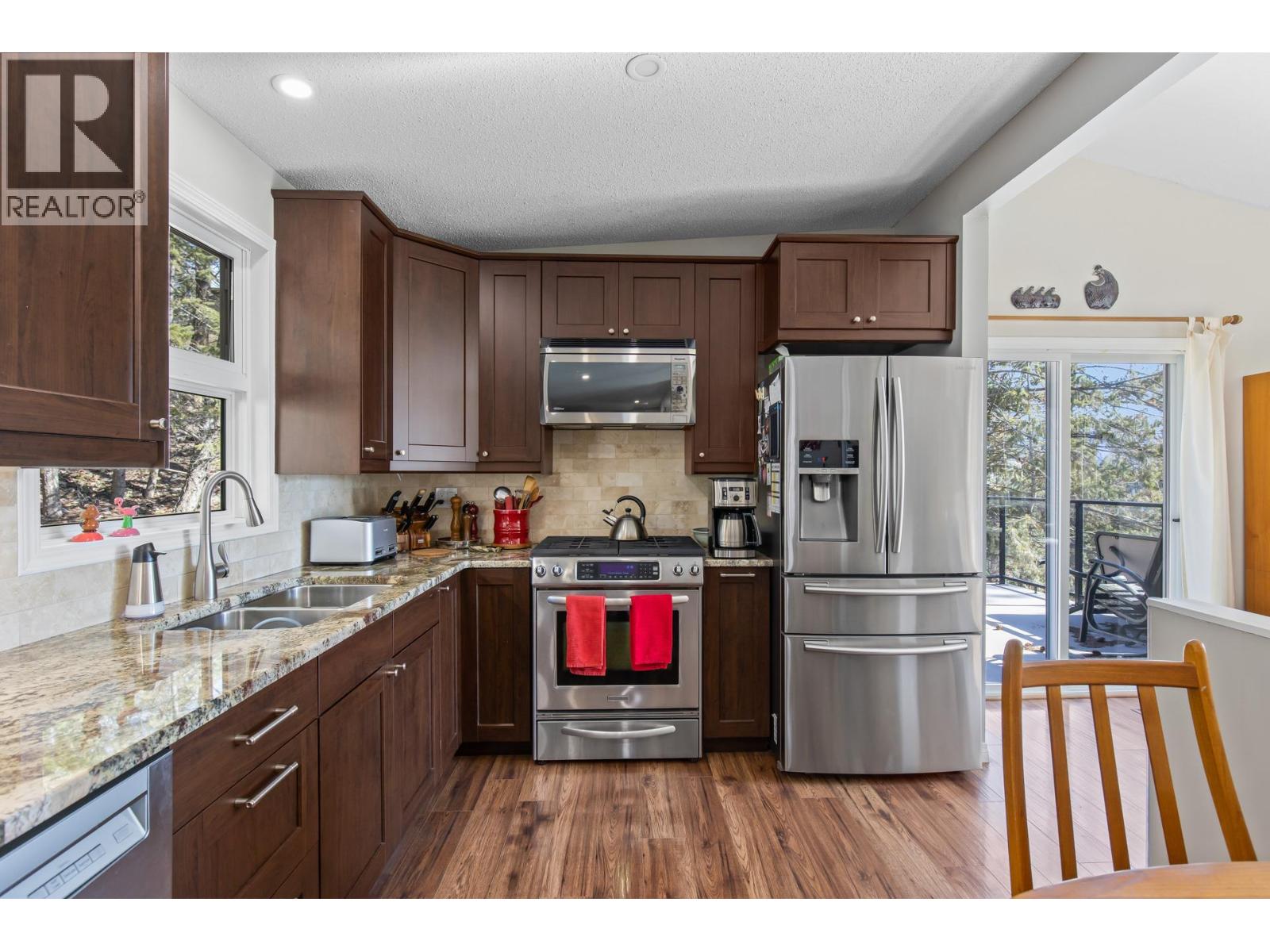 6333 Forest Hill Drive, Peachland, British Columbia  V0H 1X8 - Photo 3 - 10397508