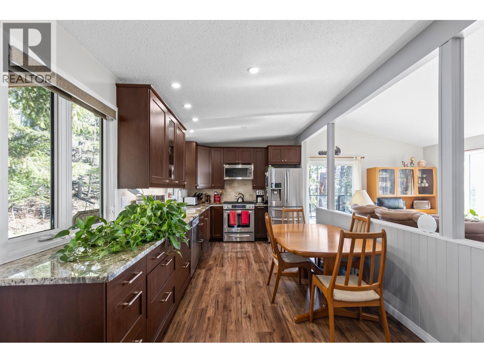 6333 Forest Hill Drive, Peachland, British Columbia  V0H 1X8 - Photo 4 - 10397508